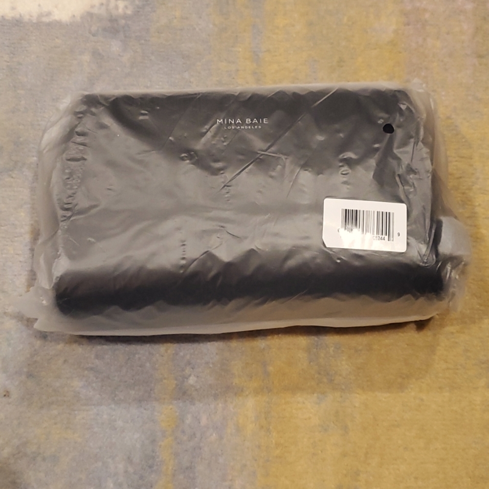 NWT Mina Baie Black/Gunmetal Londini